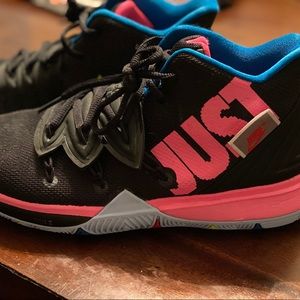 Nike Kyrie Just Do It basketball shoes